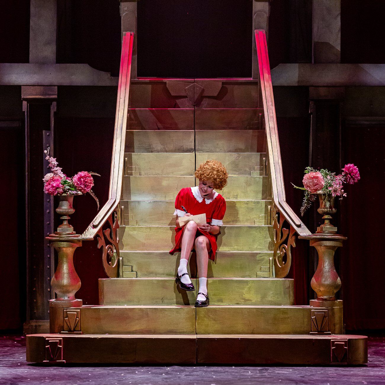 Annie — Theatre decor by Concept Factory