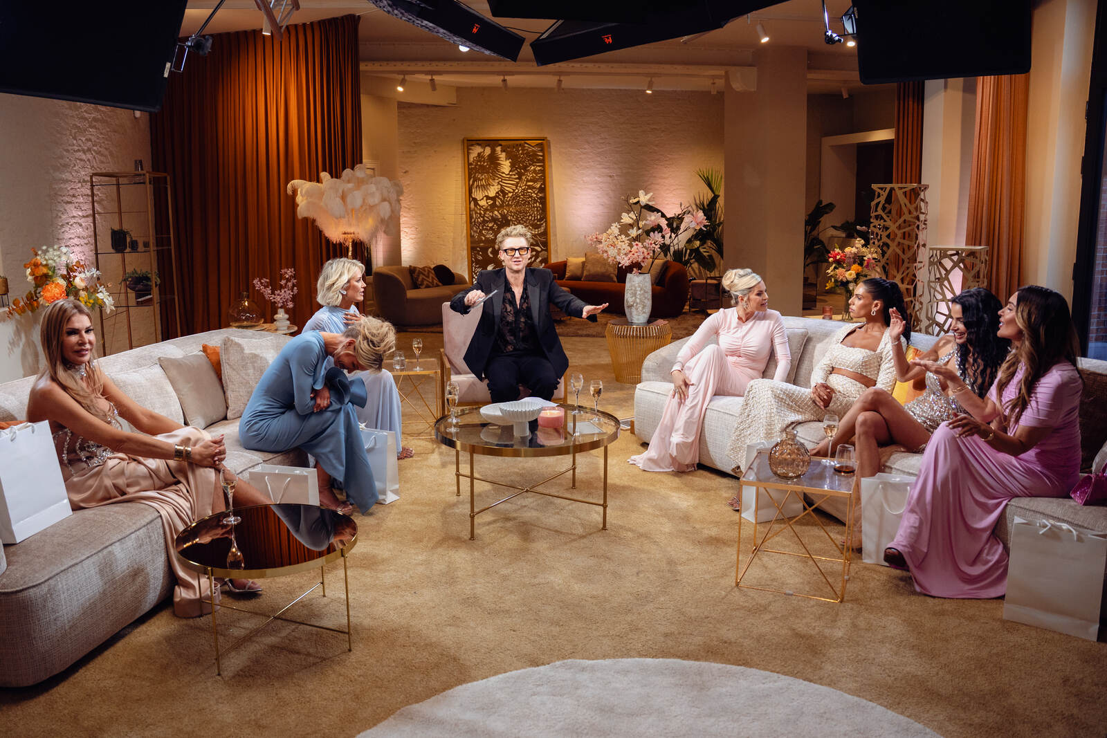 The Real Housewives of Antwerp — Reunion — TV set dressing by Concept Factory
